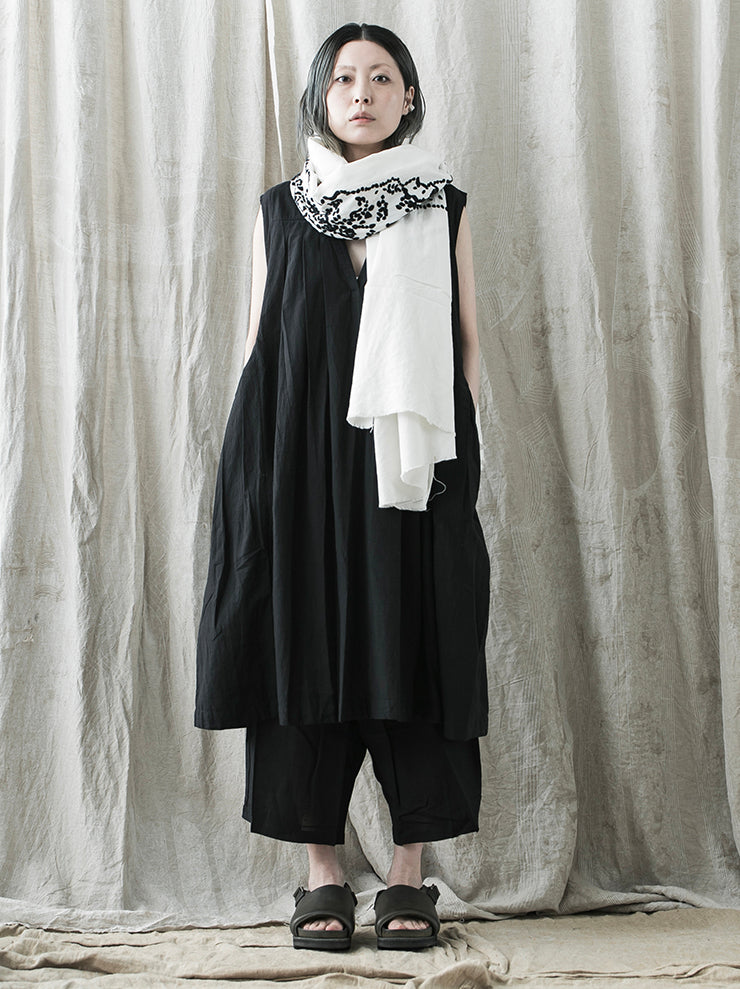 KHADI AND CO.<br> Embroidered cotton stole WHITE×BLACK