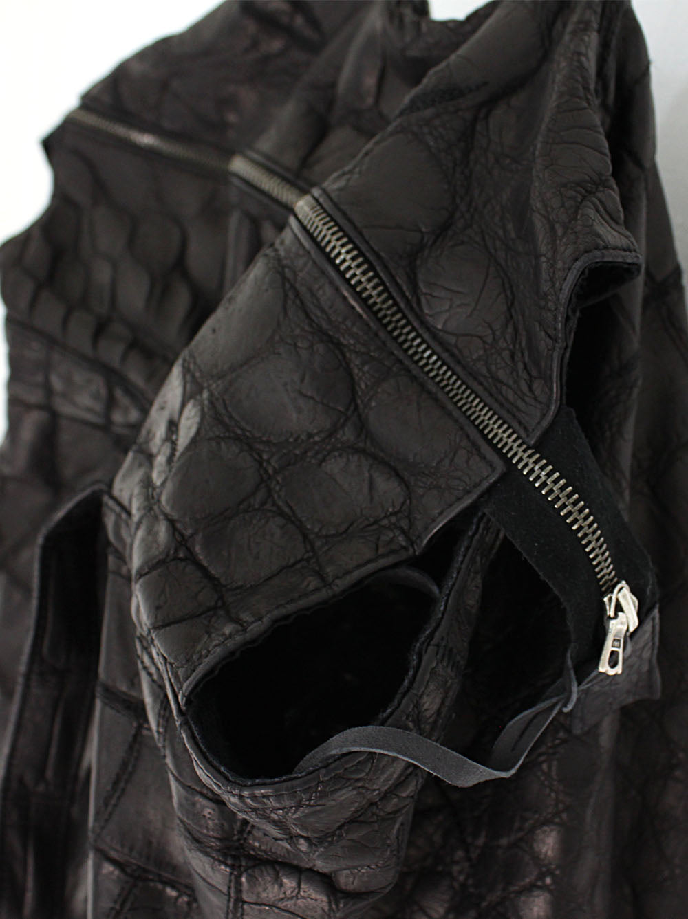 ISAAC SELLAM EXPERIENCE<br>crocodile leather bag